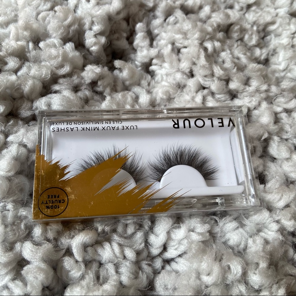 Lashes - Picture 2 of 3